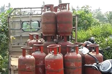 Khabar East:Food-Supplies-Dept-Seizes-79-LPG-Cylinders-In-Bhubaneswar-Outskirts