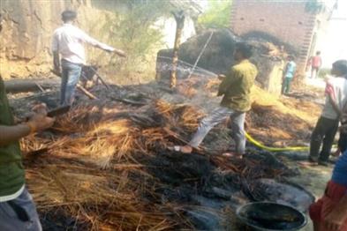 Khabar East:Four-children-playing-on-a-stack-of-straw-died-after-getting-burnt-in-a-fire