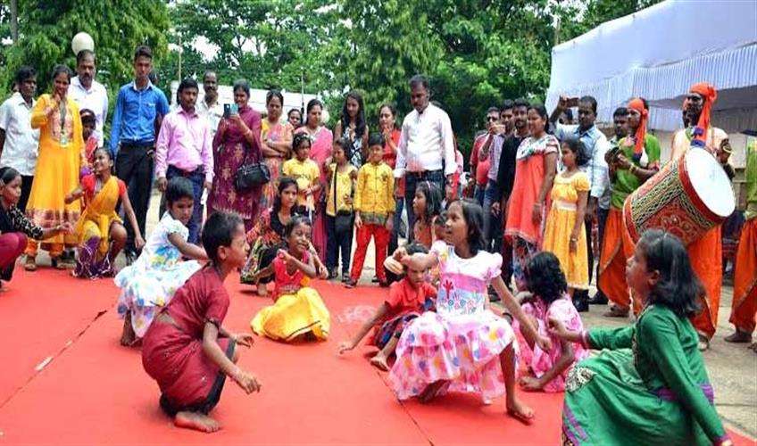 Khabar East:From-traditional-pithas-to-paan-Pahili-Raja-marks-joyful-start-of-Odishas-festival-dedicated-to-womanhood
