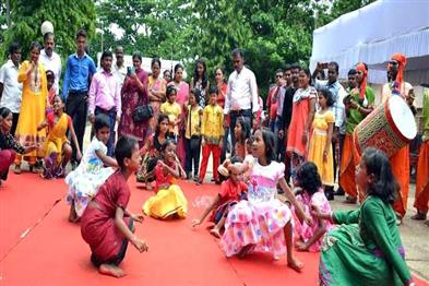 Khabar East:From-traditional-pithas-to-paan-Pahili-Raja-marks-joyful-start-of-Odishas-festival-dedicated-to-womanhood