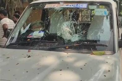 Khabar East:Ganesh-Immersion-Turns-Violent-Mahanga-IIC-Injured-In-Stone-Pelting-Police-Van-Vandalised