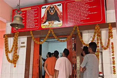 Khabar East:Gold-and-silver-jewelry-stolen-along-with-cash-from-the-donation-box