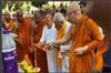 Khabar East:Governor-Arif-Mohammad-Khan-offered-prayers-at-Mahabodhi-Temple
