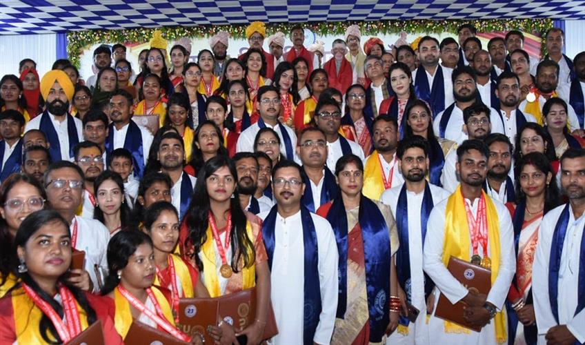 Khabar East:Governor-Santosh-Kumar-Gangwar-awarded-gold-medals-to-58-toppers-at-the-ceremony