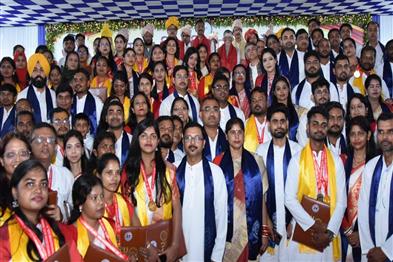 Khabar East:Governor-Santosh-Kumar-Gangwar-awarded-gold-medals-to-58-toppers-at-the-ceremony