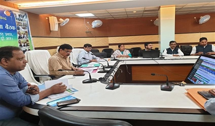 Khabar East:Hearing-of-18-cases-in-the-weekly-review-meeting-of-CM-mass-democracy