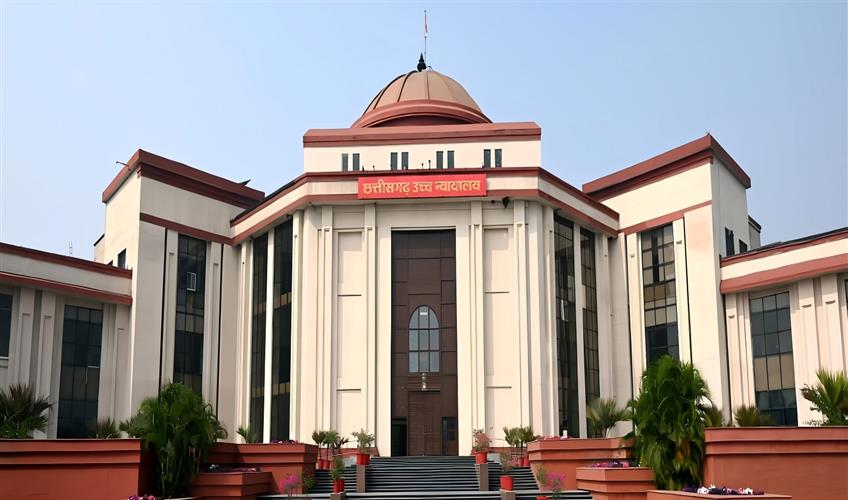 Khabar East:High-Court-takes-a-tough-stance-on-river-pollution-Court-Commissioners-to-inspect-factories