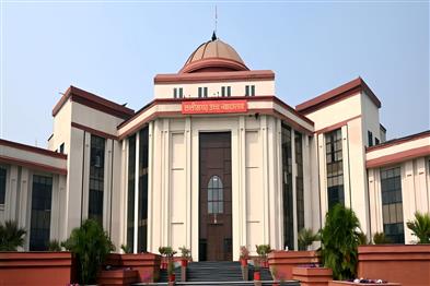 Khabar East:High-Court-takes-a-tough-stance-on-river-pollution-Court-Commissioners-to-inspect-factories