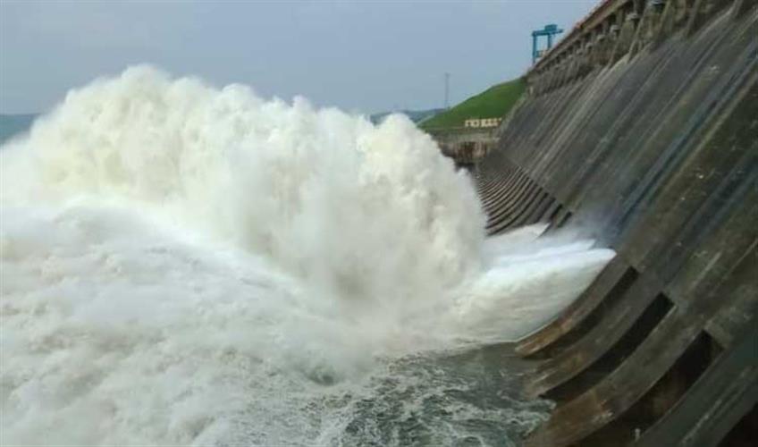 Khabar East:Hirakud-Dam-Opens-Three-More-Sluice-Gates-Total-10-Gates-Now-Operational