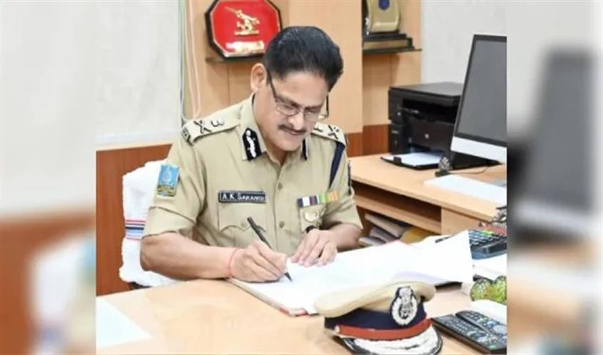 Khabar East:IPS-Arun-Kumar-Sarangi-Takes-VRS-Given-Grand-Farewell