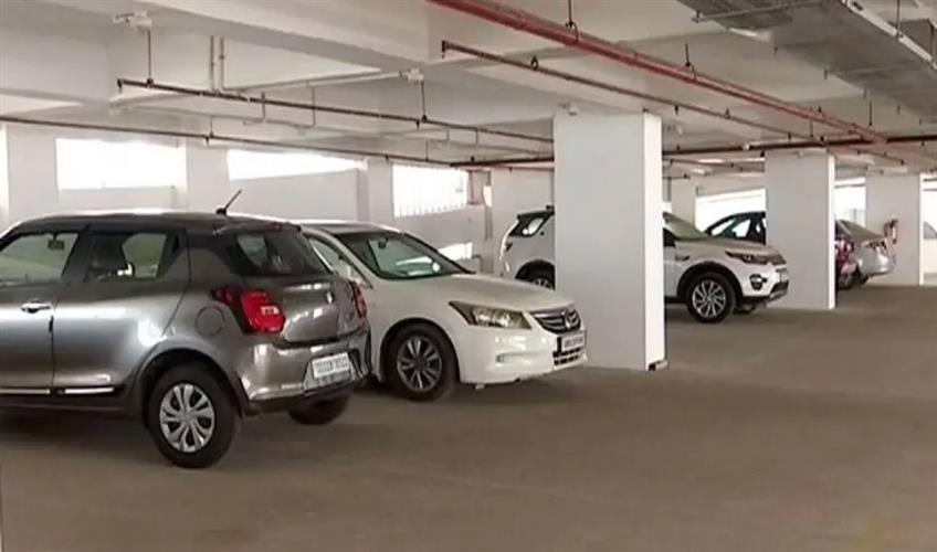 Khabar East:Illegal-parking-on-Bhubaneswars-Janpath-to-invite-action-BMC