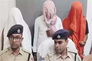 Khabar East:India-arrested-three-smugglers-with-brown-sugar