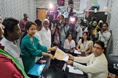 Khabar East:Kalpana-Soren-filed-nomination-form-for-Gandey-by-election