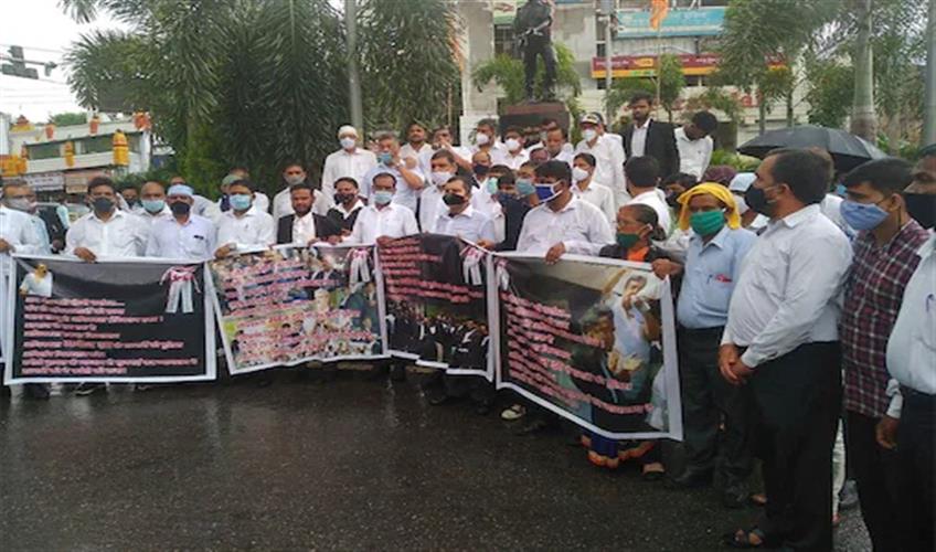 Khabar East:Lawyers-protested-over-the-murder-of-partner-demanded-Advocate-Protection-Act