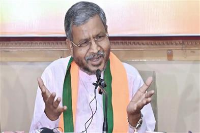 Khabar East:Leader-of-the-Opposition-demands-an-impartial-probe-into-the-former-DGPs-role