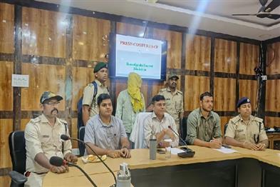 Khabar East:Live-Pangolin-Rescued-In-Sundaragada-One-Arrested