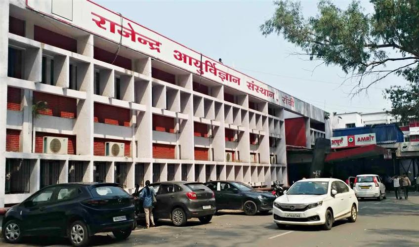 Khabar East:MBBS-student-commits-suicide-in-RIMS-hostel-police-engaged-in-investigation