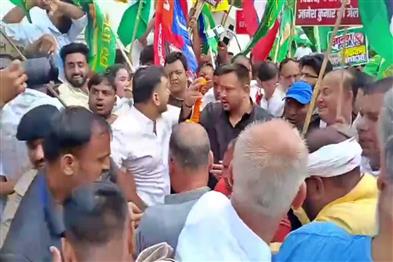 Khabar East:Mahagathbandhans-Raj-Bhavan-march-in-Patna-against-the-SIR