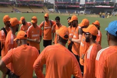 Khabar East:Mamta-Banerjee-expressed-displeasure-over-the-color-of-Team-Indias-practice-jersey-being-saffron