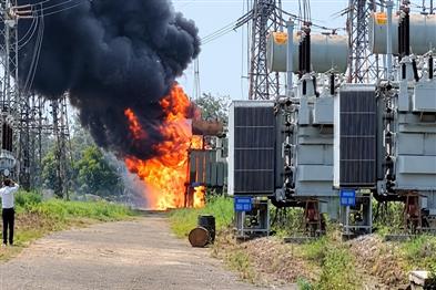 Khabar East:Massive-fire-breaks-out-in-transformer-panic-at-sub-station