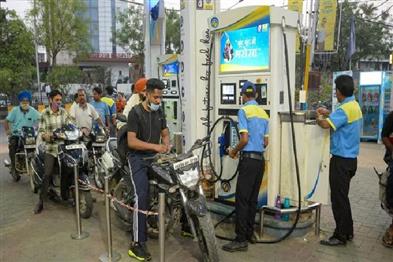 Khabar East:Minister-Holds-Meeting-With-IOCL-Odisha-To-See-Normal-Fuel-Supply-By-Monday