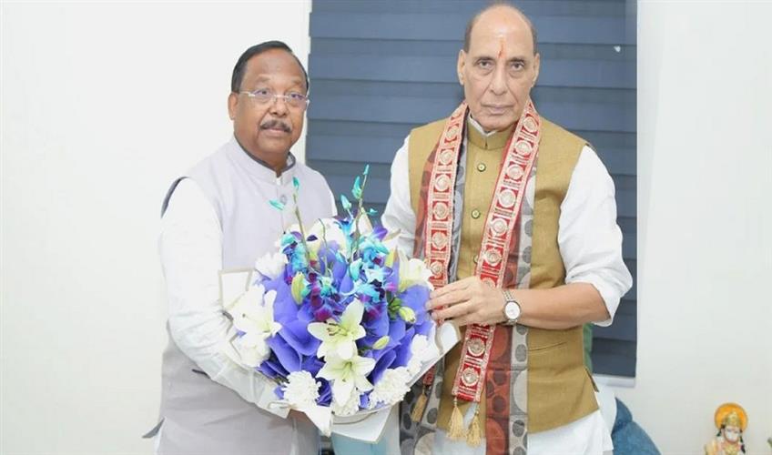 Khabar East:Minister-Ramvichar-Netam-met-Union-Defense-Minister-Rajnath-Singh