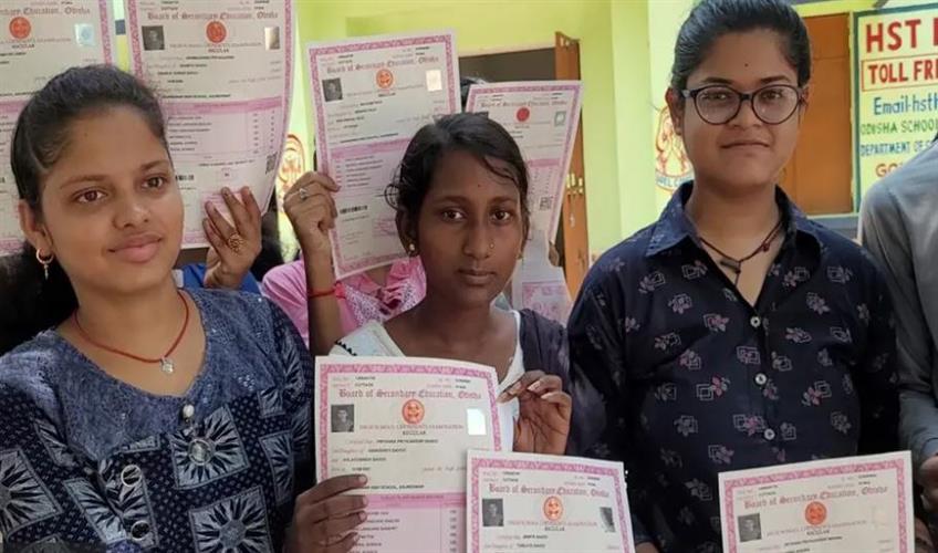 Khabar East:Mistake-in-Odisha-matric-certificates-Wrong-photo-in-certificate-of-69-students
