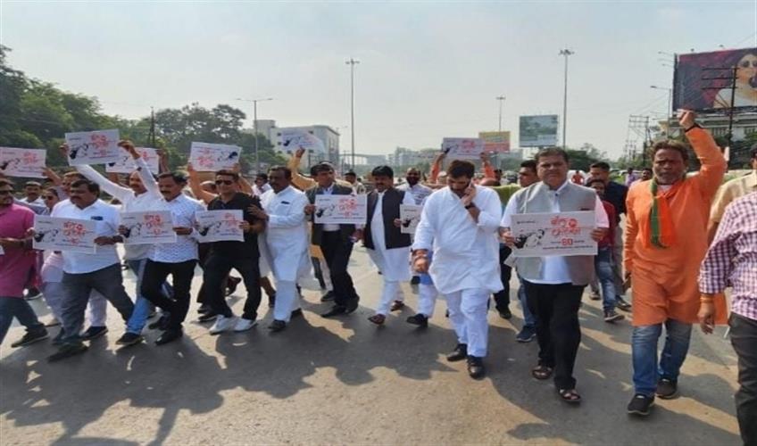Khabar East:Municipal-corporation-mayor-accused-of-corruption-BJP-demonstrated