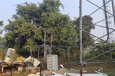 Khabar East:Naxalites-blew-up-mobile-towers-in-Giridih-loss-of-crores
