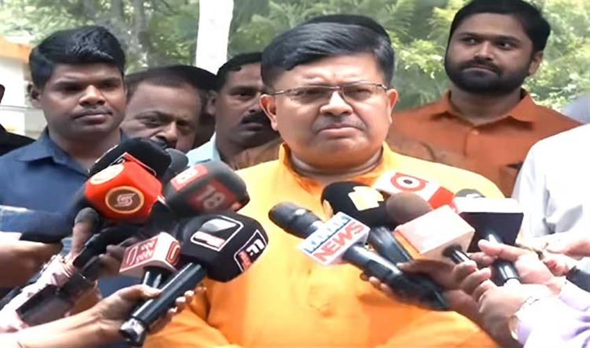 Khabar East:Non-Servitors-Climbing-Chariots-Will-Face-Arrest-Says-Law-Minister