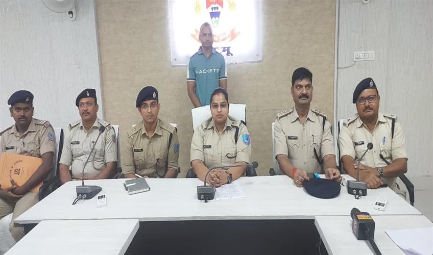 Khabar East:Notorious-criminal-gang-leader-W-Singh-surrendered