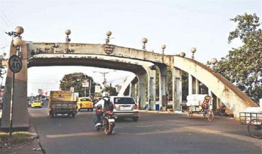 Khabar East:Now-movement-of-all-vehicles-on-Tala-Bridge-will-be-closed