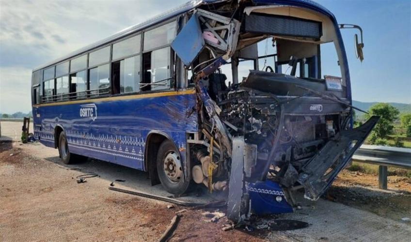 Khabar East:OSRTC-Bus-Hits-Truck-In-Odishas-Sambalpur-8-Passengers-Injured