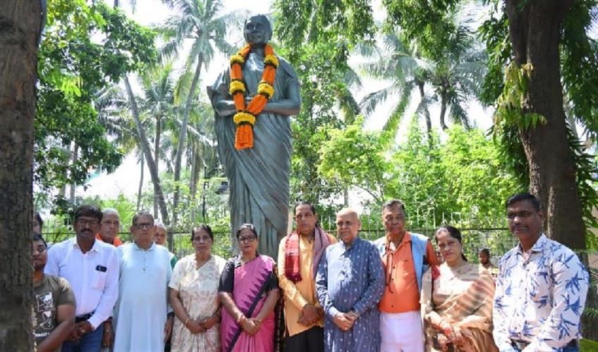 Khabar East:Odisha-Assembly-Speaker-Pays-Tribute-To-Sarala-Devi-On-Death-Anniv