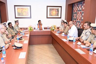 Khabar East:Odisha-CM-Mohan-Majhi-Reviews-Law--Order-Situation-At-High-Level-Meet-With-Police-Officials