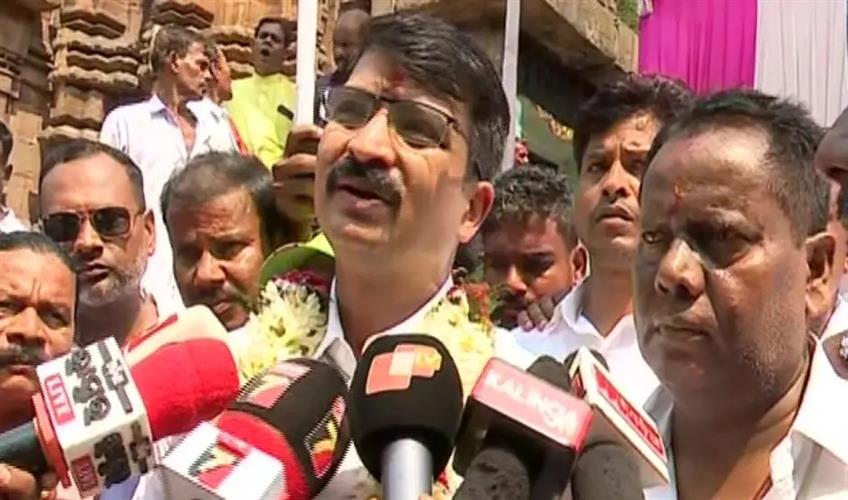 Khabar East:Odisha-Congress-MLA-Suresh-Routrays-son-Manmath-joins-BJD-ahead-of-2024-elections