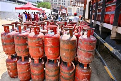 Khabar East:Odisha-Crackdown-On-Illegal-LPG-Stockpiling-8457-cylinders-seized