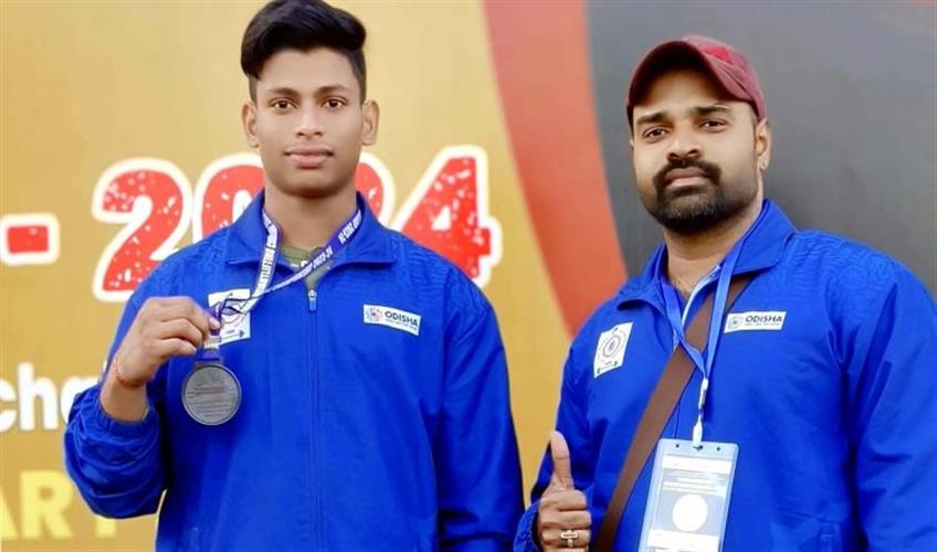 Khabar East:Odisha-Lifter-Swayamjit-Sahoo-Strikes-Gold-On-International-Debut