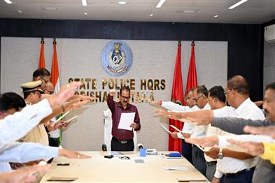 Khabar East:Odisha-Police-Take-Mass-Drug-Free-Oath-Under-Nasha-Mukth-Bharat-Abhiyan