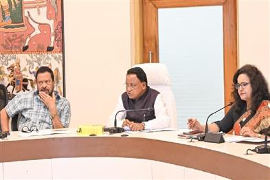 Khabar East:Odisha-Targets-Zero-Casualty-As-Cyclone-Threat-Looms-CM-Majhi
