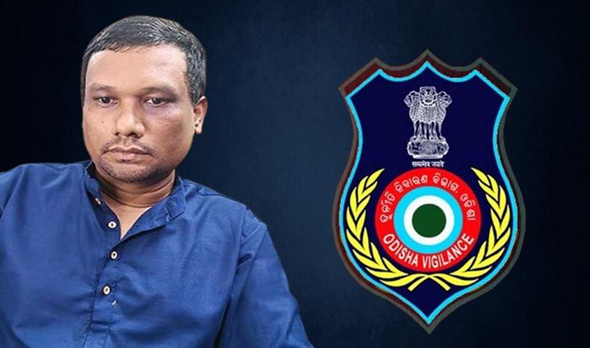 Khabar East:Odisha-Vigilance-Nabs-Patana-Tahasil-JRA-While-Taking-Rs-6000-Bribe