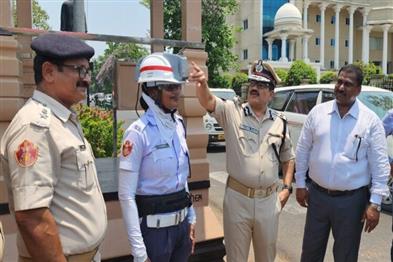 Khabar East:Odisha-tests-AC-helmets-for-traffic-constables-amidst-heatwave