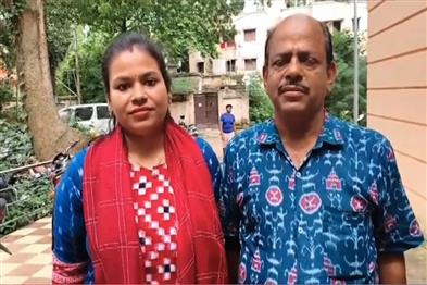 Khabar East:Odisha-woman-returns-bag-with-Rs-60000-cash-and-valuables-to-police