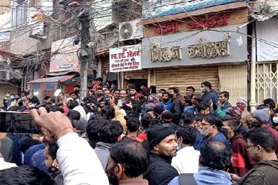 Khabar East:One-crore-looted-in-broad-daylight-from-jewelery-shop-one-arrested-three-absconding