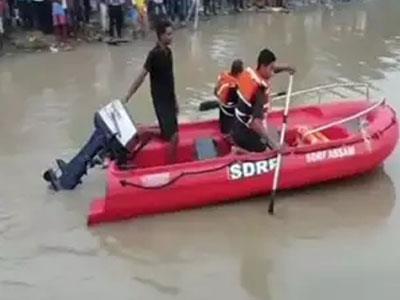 Khabar East:One-killed-relief-and-rescue-work-on-boat-reversing-45-people