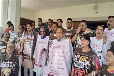 Khabar East:Opposition-protests-outside-the-House-uproar-over-JPSC-irregularities