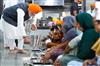 Khabar East:PM-Modi-served-food-to-devotees-at-Gurdwara-Patna-Sahib