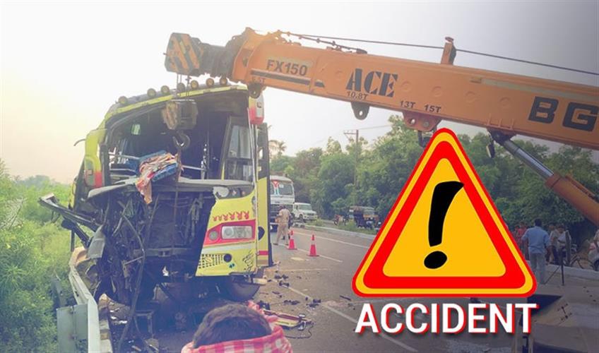 Khabar East:Pilgrim-Bus-Accident-Near-Soro-Leaves-Driver-Dead-Over-20-Injured