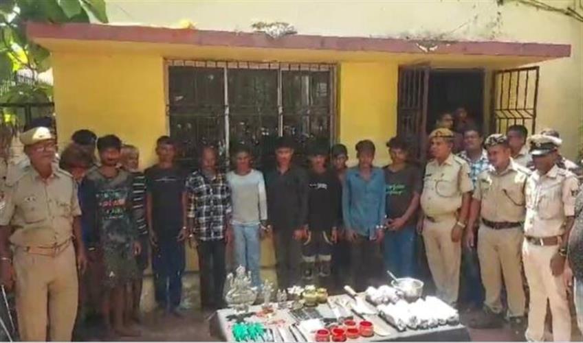Khabar East:Police-Bust-Inter-State-Loot-Gang-Nab-11-Persons-In-Odisha-Capital