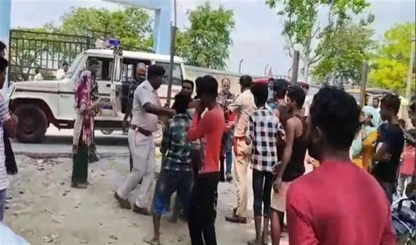 Khabar East:Police-team-which-went-to-arrest-the-accused-was-attacked-3-injured-including-the-SHO